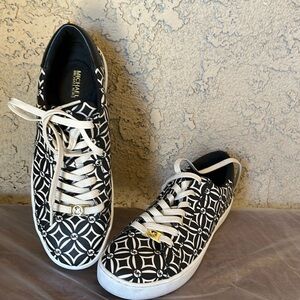 Michael Kors Signature Lace-up City Sneakers